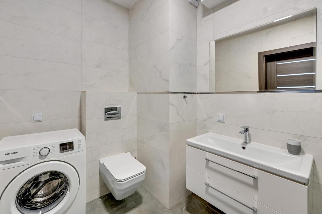 Grand Apartments - Luxury Apartment On The 11Th Floor With A View Of The Old Town Gdansk Bagian luar foto